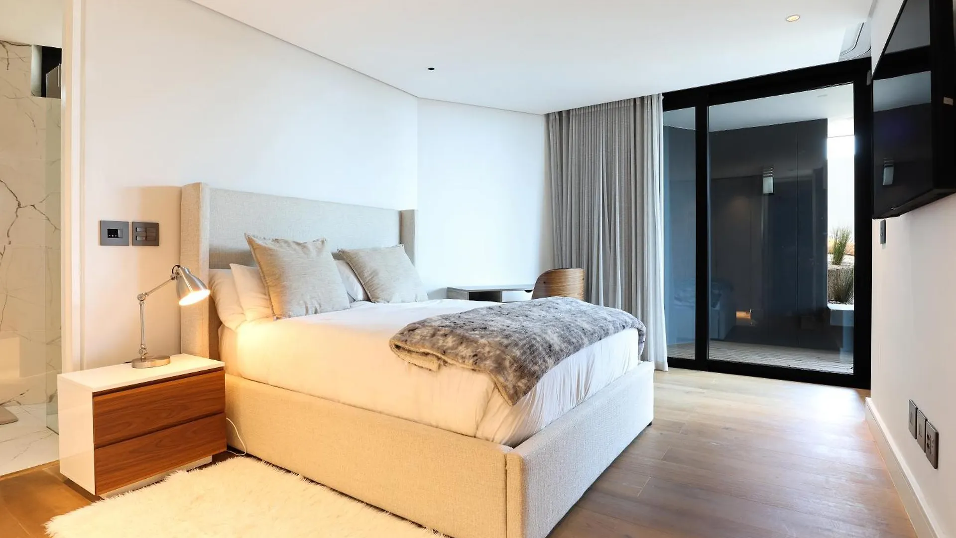 Paradise In Camps Bay, Luxury Villa With Pool And Views Cape Town