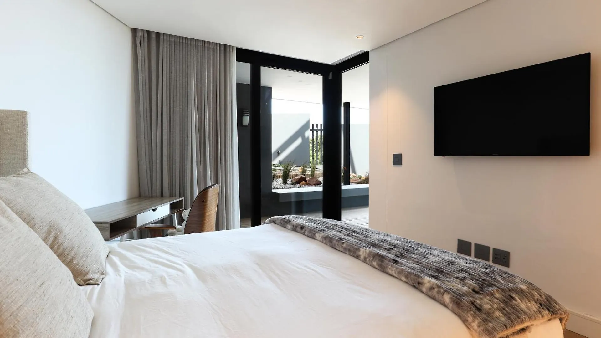 Paradise In Camps Bay, Luxury Villa With Pool And Views Cape Town