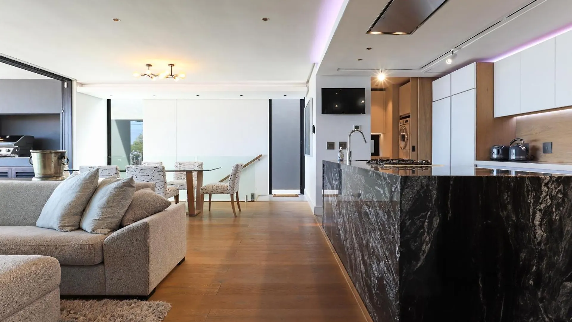 Paradise In Camps Bay, Luxury Villa With Pool And Views Cape Town