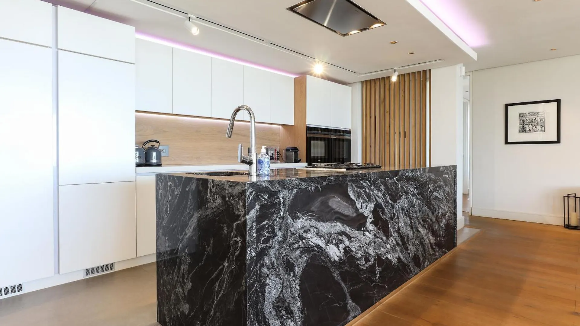 Paradise In Camps Bay, Luxury Villa With Pool And Views Cape Town